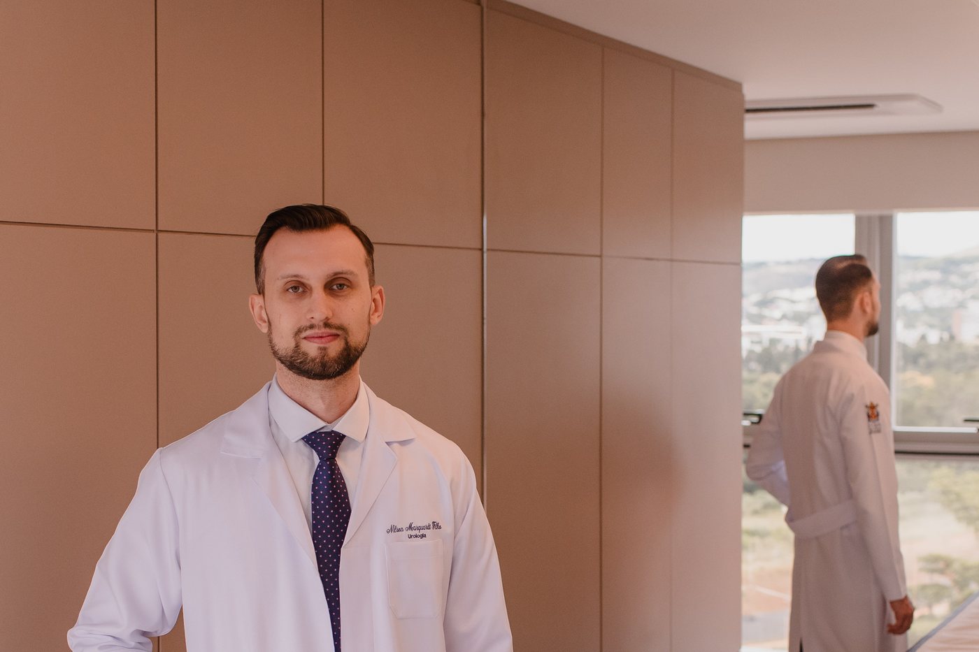 Dr. Nilson Marquardt Filho na sala de exame