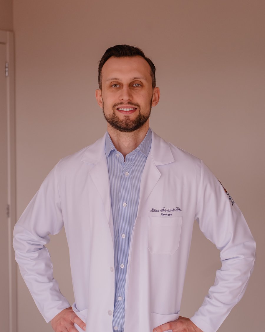 Dr. Nilson Marquardt Filho no consultório