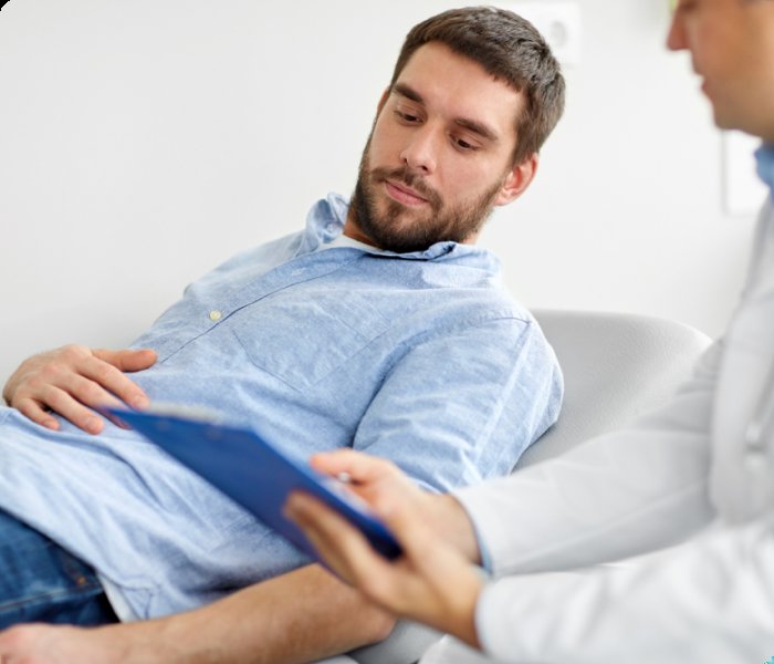 Consulta médica: paciente e médico em avaliação